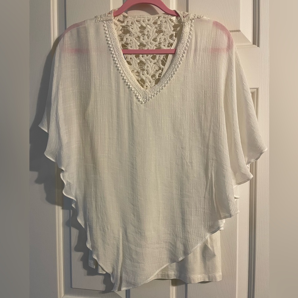 Lightweight, lined casual blouse. I’m a size 6 and 5’4”.